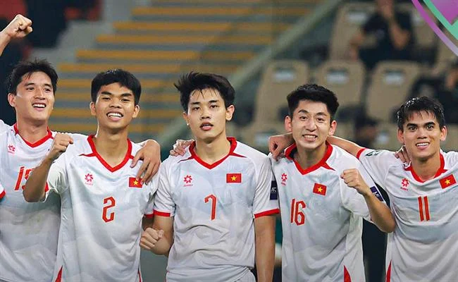 Màn hình hiển thị tỷ lệ cược trực tiếp đang thay đổi, biểu tượng cho tính năng cá cược trực tiếp của full88 xổ số
